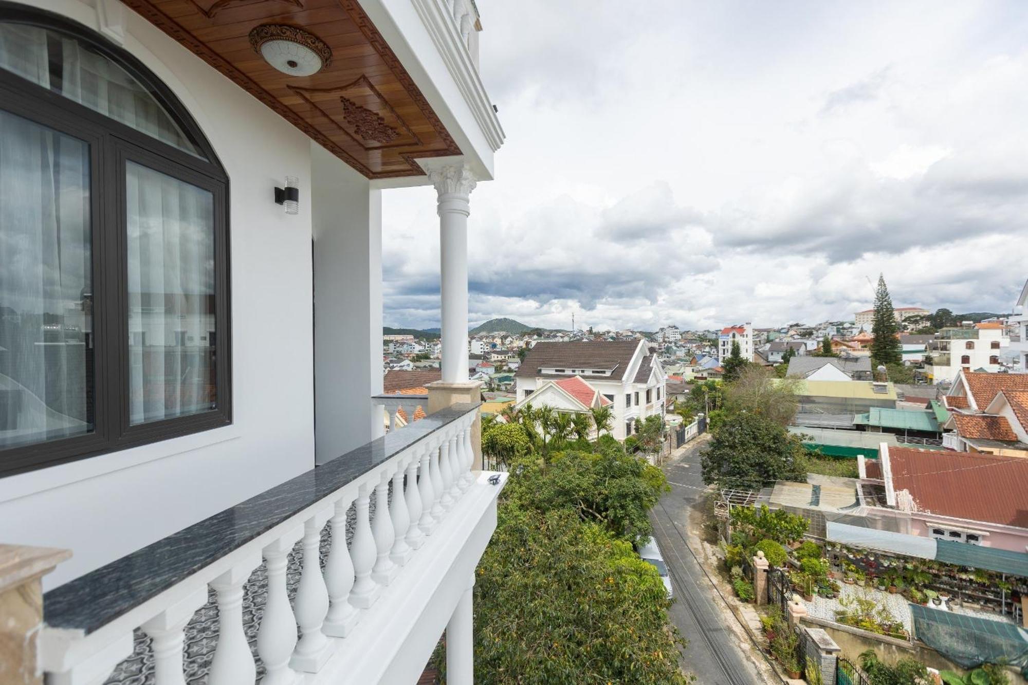 Olagi Hotel Da Lat Exterior photo